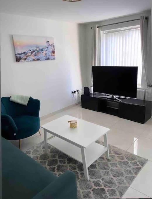 3 Stories, 5 Bedroom House In Prime Location With Balcony And Shared Garden Liverpool Eksteriør bilde