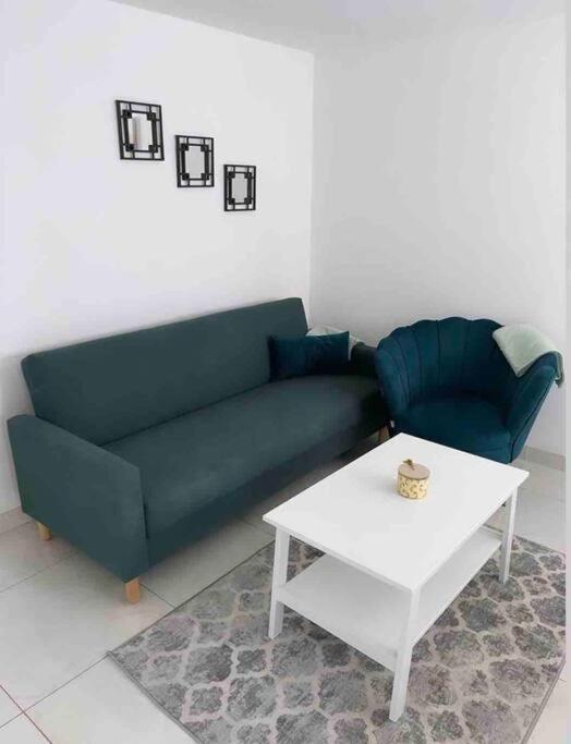 3 Stories, 5 Bedroom House In Prime Location With Balcony And Shared Garden Liverpool Eksteriør bilde