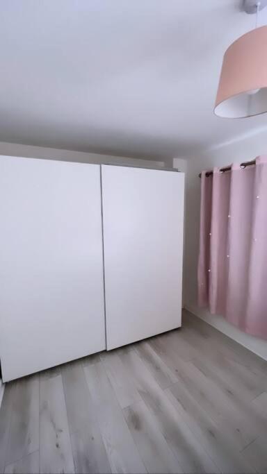 3 Stories, 5 Bedroom House In Prime Location With Balcony And Shared Garden Liverpool Eksteriør bilde