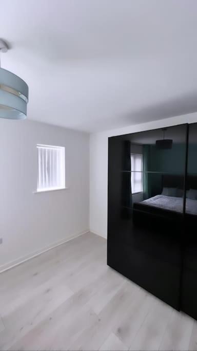 3 Stories, 5 Bedroom House In Prime Location With Balcony And Shared Garden Liverpool Eksteriør bilde