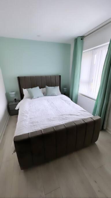 3 Stories, 5 Bedroom House In Prime Location With Balcony And Shared Garden Liverpool Eksteriør bilde